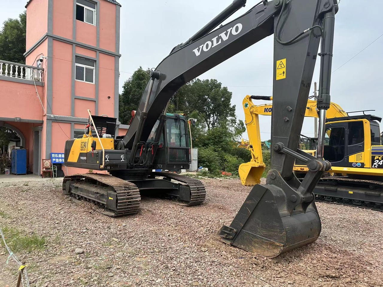 VOLVO Excavator EC240D Cilck for Discount - Ekskavaator: pilt 2 VOLVO Excavator EC240D Cilck for Discount - Ekskavaator: pilt 2