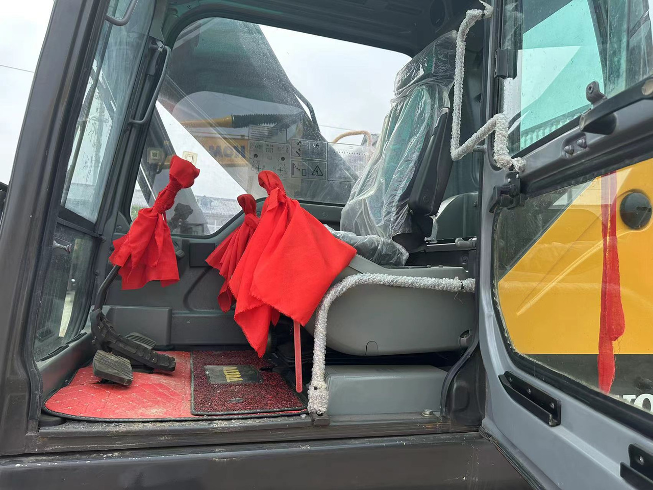 VOLVO Excavator EC240D Cilck for Discount - Ekskavaator: pilt 4 VOLVO Excavator EC240D Cilck for Discount - Ekskavaator: pilt 4