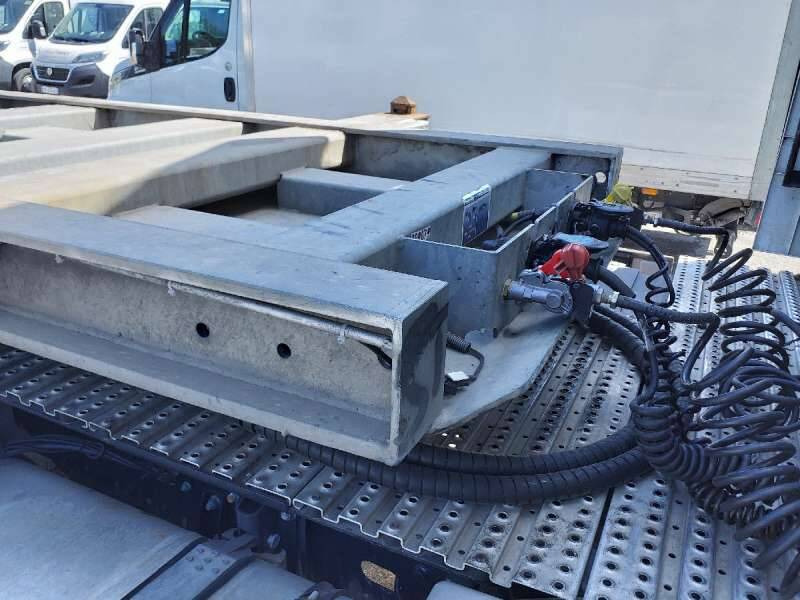 Semi-remorque 3 Essieux 38 TONNES CHARIOT COULISSANT - Konteinerveduk/ Tõstukiga poolhaagis: pilt 3 Semi-remorque 3 Essieux 38 TONNES CHARIOT COULISSANT - Konteinerveduk/ Tõstukiga poolhaagis: pilt 3