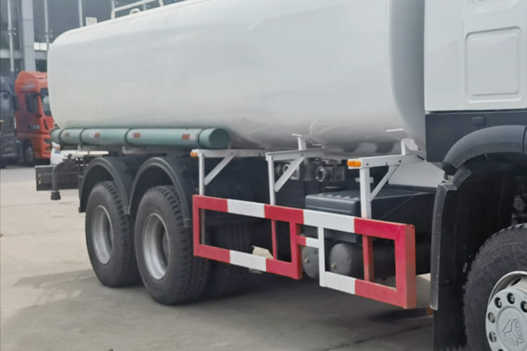Howo Howo Water Tank Truck for Sale in Zambia - Tsisternauto: pilt 5 Howo Howo Water Tank Truck for Sale in Zambia - Tsisternauto: pilt 5