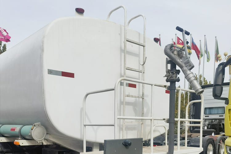 Howo Howo Water Tank Truck for Sale in Zambia - Tsisternauto: pilt 3 Howo Howo Water Tank Truck for Sale in Zambia - Tsisternauto: pilt 3