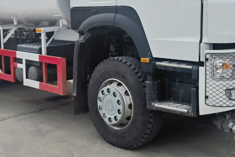 Howo Howo Water Tank Truck for Sale in Zambia - Tsisternauto: pilt 4 Howo Howo Water Tank Truck for Sale in Zambia - Tsisternauto: pilt 4