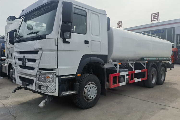 Howo Howo Water Tank Truck for Sale in Zambia - Tsisternauto: pilt 1 Howo Howo Water Tank Truck for Sale in Zambia - Tsisternauto: pilt 1