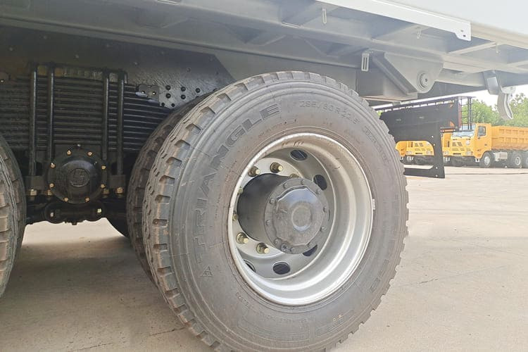 SHACMAN Shacman Trucks for Sale in Ghana - Kallurauto: pilt 5 SHACMAN Shacman Trucks for Sale in Ghana - Kallurauto: pilt 5