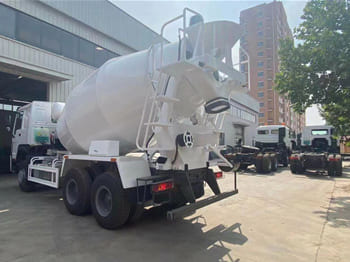 SINOTRUK Cement Mixer Truck for Sale in Zambia - Autobetoonisegisti: pilt 3 SINOTRUK Cement Mixer Truck for Sale in Zambia - Autobetoonisegisti: pilt 3