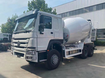 SINOTRUK Cement Mixer Truck for Sale in Zambia - Autobetoonisegisti: pilt 1 SINOTRUK Cement Mixer Truck for Sale in Zambia - Autobetoonisegisti: pilt 1