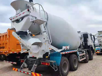 SINOTRUK Concrete Truck for Sale in Mali - Autobetoonisegisti: pilt 3 SINOTRUK Concrete Truck for Sale in Mali - Autobetoonisegisti: pilt 3