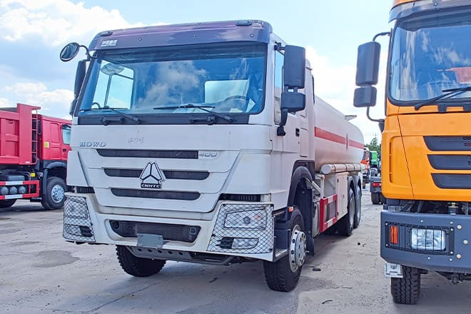 SINOTRUK Howo 400 Diesel Tanker Truck for Sale in Nigeria - Tsisternauto: pilt 2 SINOTRUK Howo 400 Diesel Tanker Truck for Sale in Nigeria - Tsisternauto: pilt 2