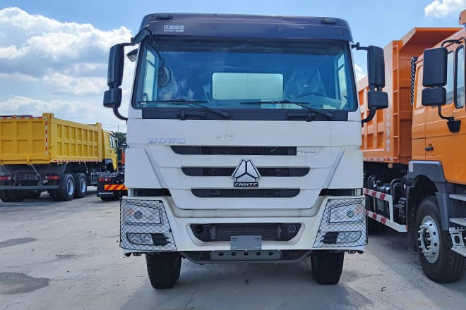SINOTRUK Howo 400 Diesel Tanker Truck for Sale in Nigeria - Tsisternauto: pilt 3 SINOTRUK Howo 400 Diesel Tanker Truck for Sale in Nigeria - Tsisternauto: pilt 3