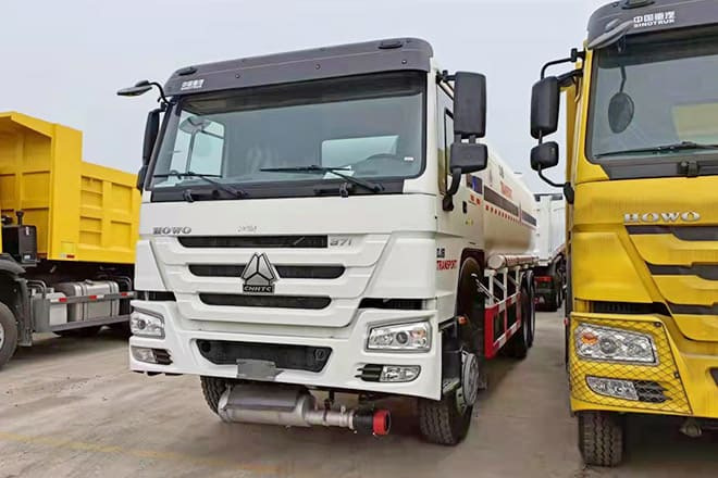 SINOTRUK Howo 6X4 Oil Truck Price for Sale in Djibouti - Tsisternauto: pilt 2 SINOTRUK Howo 6X4 Oil Truck Price for Sale in Djibouti - Tsisternauto: pilt 2