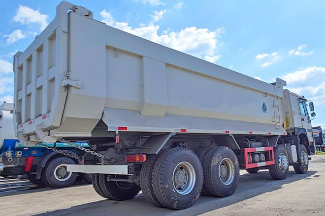 SINOTRUK Howo 8x4 Tipper Truck for Sale in Guinea - Kallurauto: pilt 5 SINOTRUK Howo 8x4 Tipper Truck for Sale in Guinea - Kallurauto: pilt 5