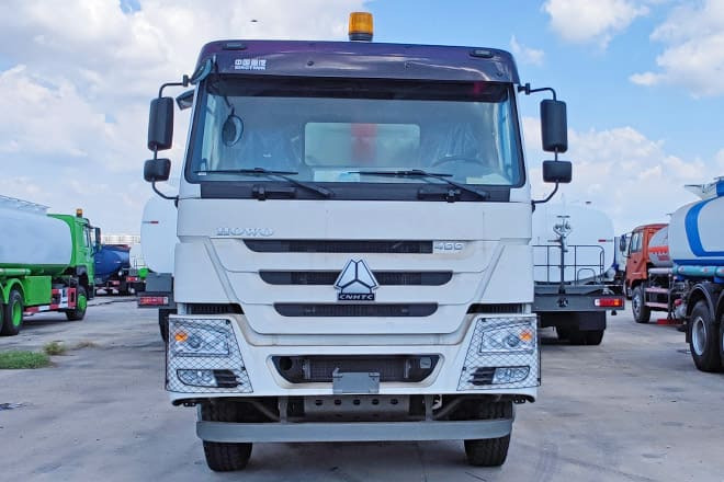 SINOTRUK Howo 8x4 Tipper Truck for Sale in Guinea - Kallurauto: pilt 2 SINOTRUK Howo 8x4 Tipper Truck for Sale in Guinea - Kallurauto: pilt 2