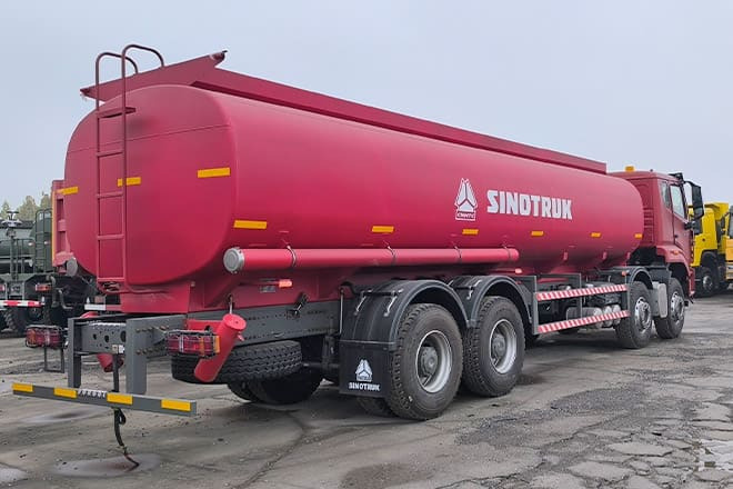 SINOTRUK Howo NX380 Diesel Tanker Truck for Sale in Tanzania - Tsisternauto: pilt 2 SINOTRUK Howo NX380 Diesel Tanker Truck for Sale in Tanzania - Tsisternauto: pilt 2