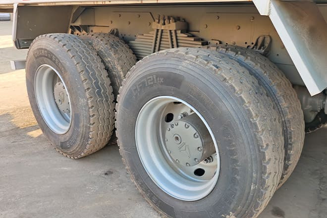 SINOTRUK Sino Howo 8x4 Dump Truck 371 for Sale in Sierra Leone - Kallurauto: pilt 5 SINOTRUK Sino Howo 8x4 Dump Truck 371 for Sale in Sierra Leone - Kallurauto: pilt 5