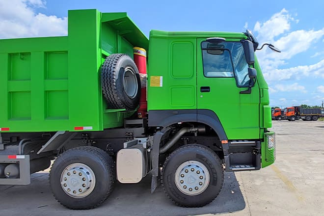 SINOTRUK Sinotruk Howo 8x4 Dump Truck for Sale Near Me in Ghana - Kallurauto: pilt 3 SINOTRUK Sinotruk Howo 8x4 Dump Truck for Sale Near Me in Ghana - Kallurauto: pilt 3