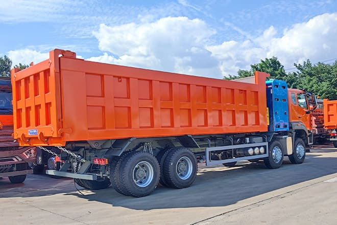 SINOTRUK Sinotruk Howo 8x4 Tipper Trucks for Sale in Ghana - Kallurauto: pilt 2 SINOTRUK Sinotruk Howo 8x4 Tipper Trucks for Sale in Ghana - Kallurauto: pilt 2