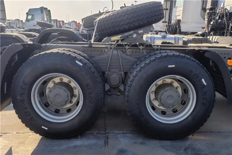 SINOTRUK Howo NX Truck Tractor 6x4 380hp Price for Sale In Tanzania - Sadulveok: pilt 5 SINOTRUK Howo NX Truck Tractor 6x4 380hp Price for Sale In Tanzania - Sadulveok: pilt 5