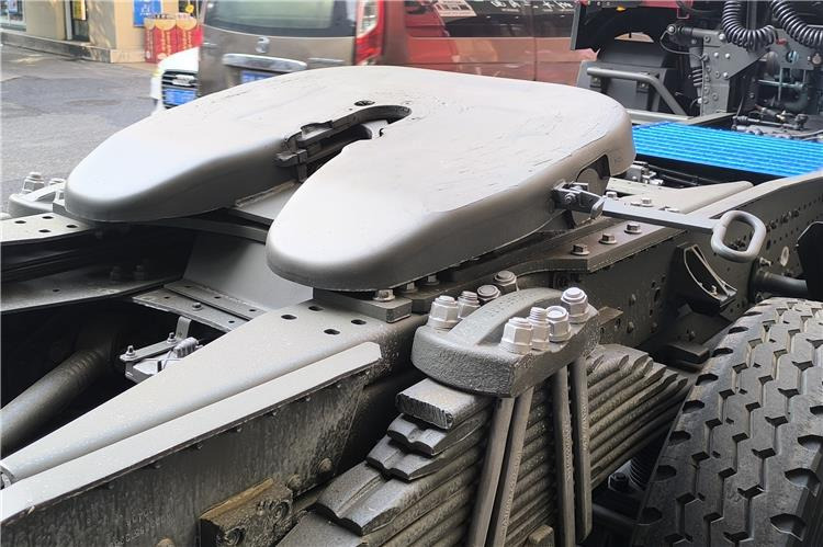 SINOTRUK Used Howo 371hp Tractor Truck for Sale In Cameroon - Sadulveok: pilt 4 SINOTRUK Used Howo 371hp Tractor Truck for Sale In Cameroon - Sadulveok: pilt 4