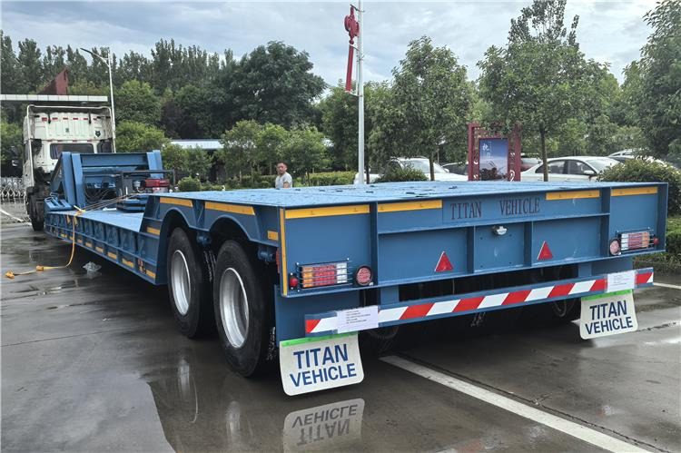 TITAN 2 Axle 80 Ton Detachable Gooseneck Trailer for Sale In Nigeria - Madal platvormpoolhaagis: pilt 2 TITAN 2 Axle 80 Ton Detachable Gooseneck Trailer for Sale In Nigeria - Madal platvormpoolhaagis: pilt 2