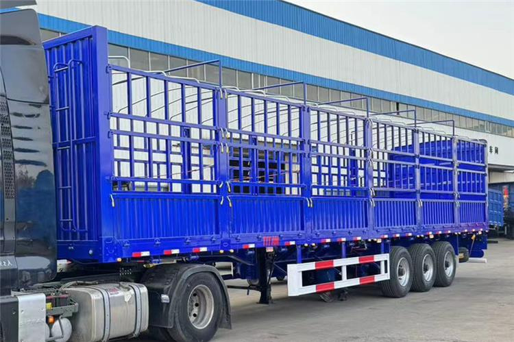 TITAN 3 Axle Cargo Fence Trailer with Air Suspension Transport Animal - Loomaveo poolhaagis: pilt 4 TITAN 3 Axle Cargo Fence Trailer with Air Suspension Transport Animal - Loomaveo poolhaagis: pilt 4