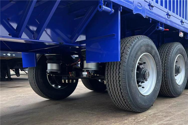 TITAN 3 Axle Cargo Fence Trailer with Air Suspension Transport Animal - Loomaveo poolhaagis: pilt 3 TITAN 3 Axle Cargo Fence Trailer with Air Suspension Transport Animal - Loomaveo poolhaagis: pilt 3