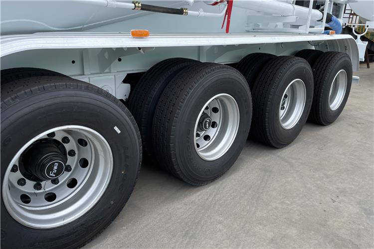 TITAN 4 Axle Bulker Cement Tanker Trailer for Sale In Zambia - Tsistern poolhaagis: pilt 5 TITAN 4 Axle Bulker Cement Tanker Trailer for Sale In Zambia - Tsistern poolhaagis: pilt 5