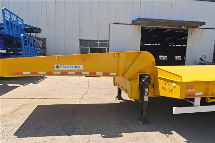 TITAN 40ft Low Bed Trailer with Hydraulic Folding Ladder for Sale In Malawi - Madal platvormpoolhaagis: pilt 3 TITAN 40ft Low Bed Trailer with Hydraulic Folding Ladder for Sale In Malawi - Madal platvormpoolhaagis: pilt 3