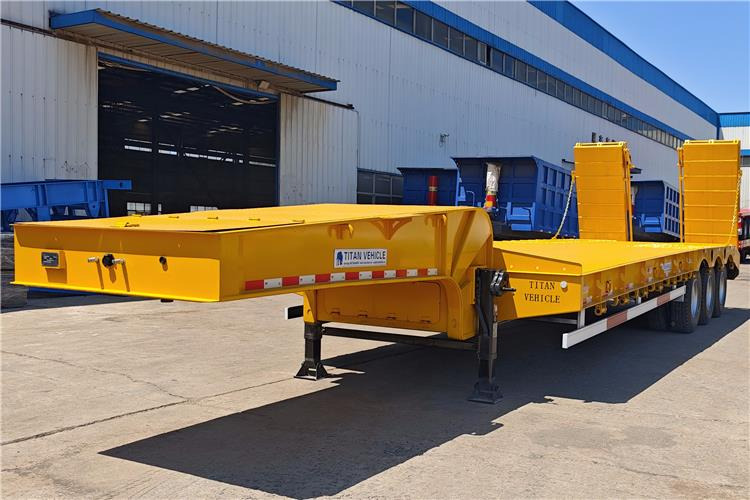 TITAN 40ft Low Bed Trailer with Hydraulic Folding Ladder for Sale In Malawi - Madal platvormpoolhaagis: pilt 1 TITAN 40ft Low Bed Trailer with Hydraulic Folding Ladder for Sale In Malawi - Madal platvormpoolhaagis: pilt 1