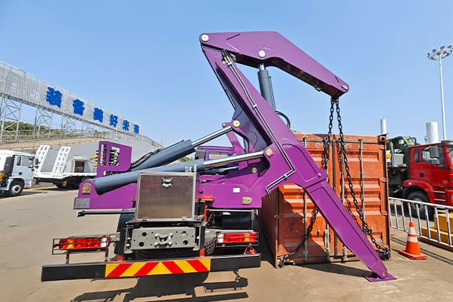 XCMG 37 Ton Container Side Lifter Truck for Sale in Kiribati - Konteinerveduk/ Tõstukiga veoauto: pilt 3 XCMG 37 Ton Container Side Lifter Truck for Sale in Kiribati - Konteinerveduk/ Tõstukiga veoauto: pilt 3