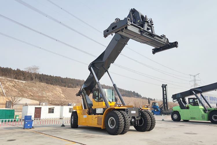 XCMG Container Reach Stacker for Sale in Ghana - Konteinerite käitleja: pilt 2 XCMG Container Reach Stacker for Sale in Ghana - Konteinerite käitleja: pilt 2