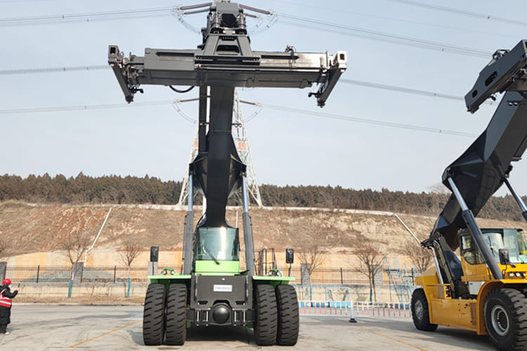 XCMG Reach Stacker Price for Sale in Guyana - Konteinerite käitleja: pilt 1 XCMG Reach Stacker Price for Sale in Guyana - Konteinerite käitleja: pilt 1
