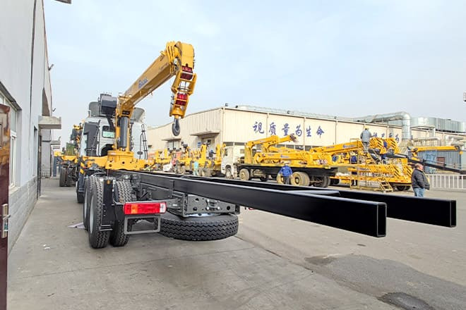 XCMG Truck Mounted Crane with Hydraulic Boom Capacity for Sale in Kenya - Kraanaga veoauto: pilt 4 XCMG Truck Mounted Crane with Hydraulic Boom Capacity for Sale in Kenya - Kraanaga veoauto: pilt 4
