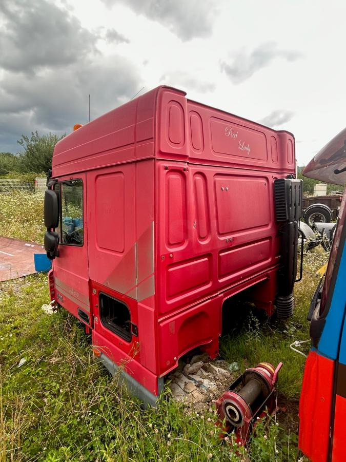 DAF XF105-510 Rouge Grenat - Kabiin - Veoauto: pilt 5 DAF XF105-510 Rouge Grenat - Kabiin - Veoauto: pilt 5