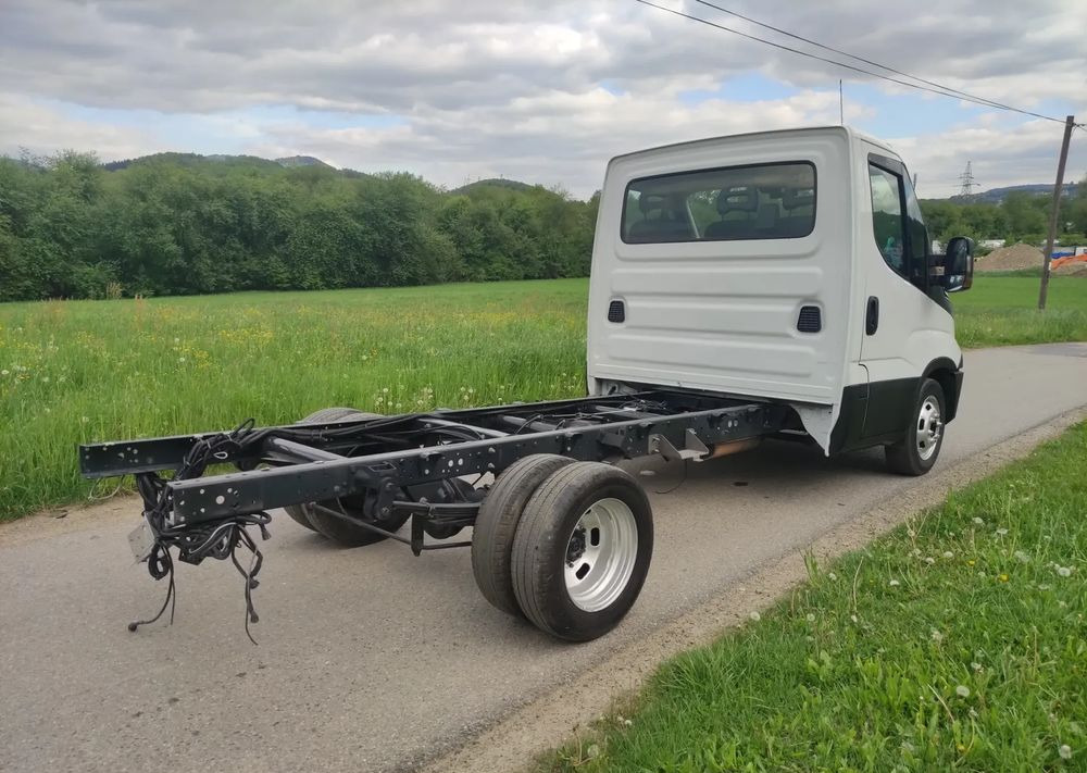 Iveco DAILY 35c14 2.3 hpi rama do zabudowy, - Kabiinišassiiga veoauto: pilt 3 Iveco DAILY 35c14 2.3 hpi rama do zabudowy, - Kabiinišassiiga veoauto: pilt 3