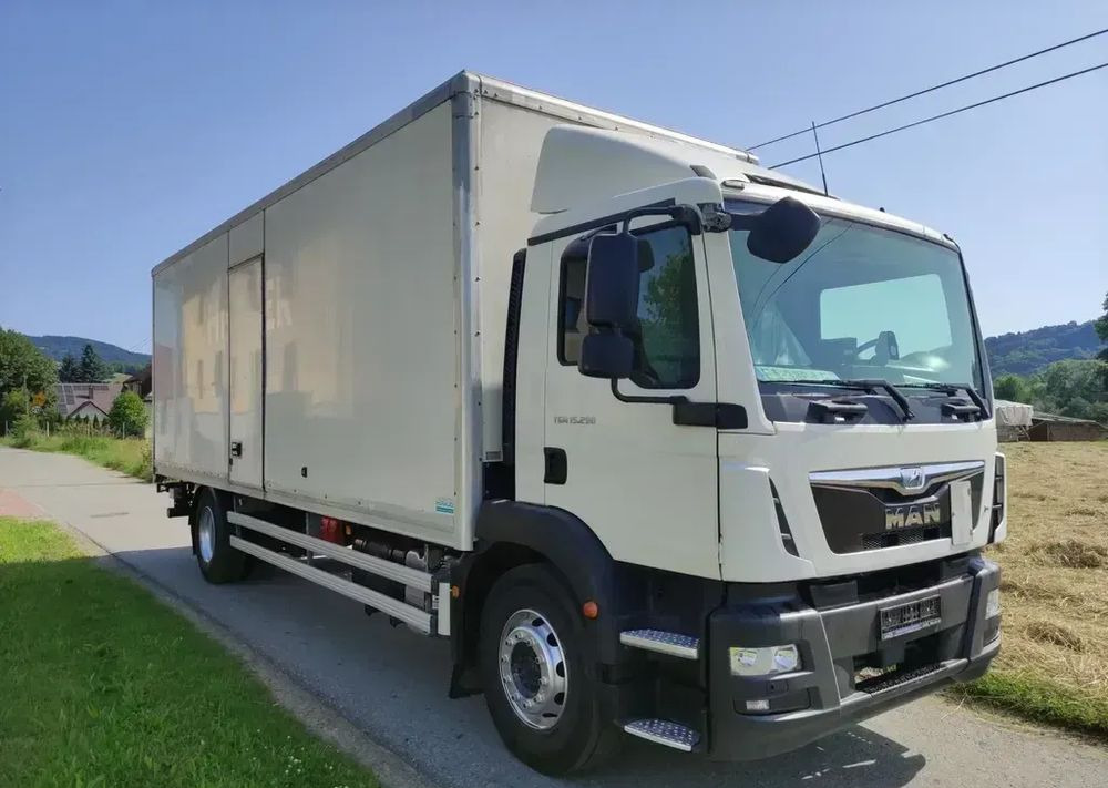 MAN TGM 15.290 kontener , winda - Kasti veoauto: pilt 1 MAN TGM 15.290 kontener , winda - Kasti veoauto: pilt 1