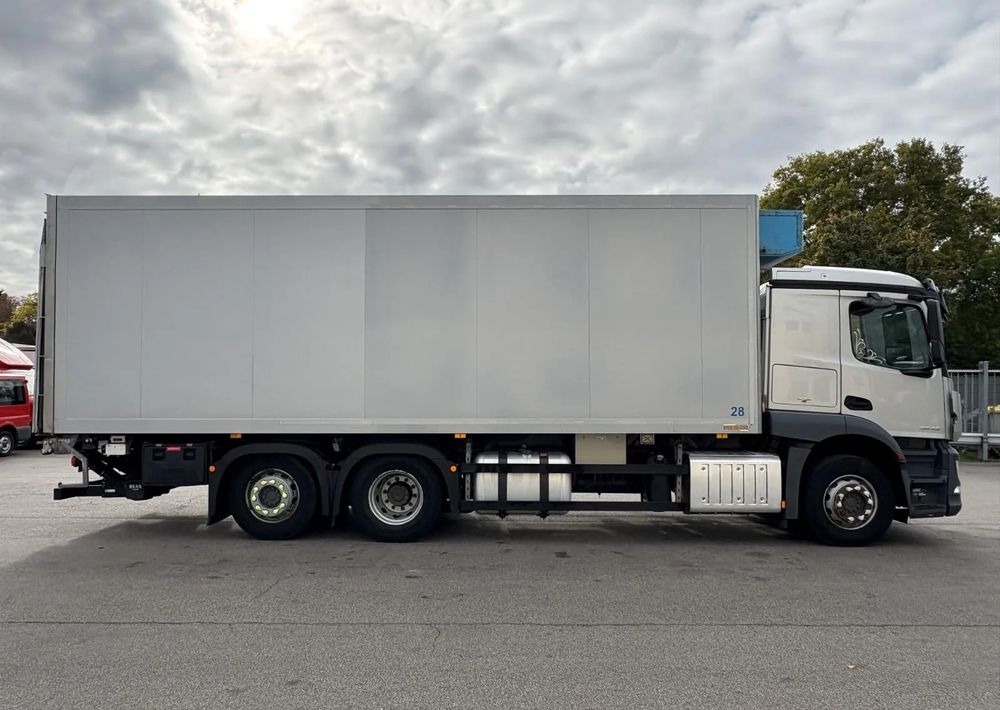 Mercedes-Benz Actros 2543 6x2 chłodnia izoterma 18 palet oś skrętna - Külmutiga veoauto: pilt 4 Mercedes-Benz Actros 2543 6x2 chłodnia izoterma 18 palet oś skrętna - Külmutiga veoauto: pilt 4