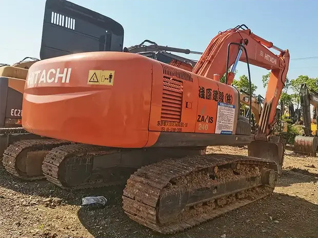 2022 Hitachi ZX240 - Lintekskavaator: pilt 1 2022 Hitachi ZX240 - Lintekskavaator: pilt 1