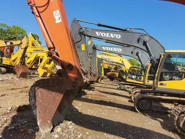 2022 Hitachi ZX240 - Lintekskavaator: pilt 3 2022 Hitachi ZX240 - Lintekskavaator: pilt 3