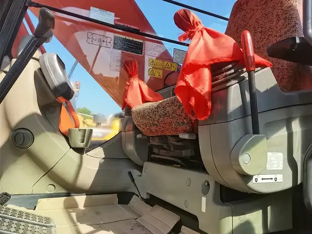 2022 Hitachi ZX240 - Lintekskavaator: pilt 5 2022 Hitachi ZX240 - Lintekskavaator: pilt 5