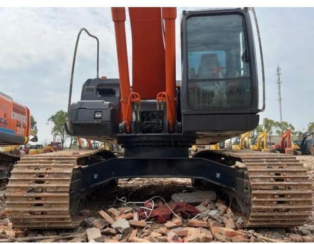 2023 Hitachi ZX240-3 - Lintekskavaator: pilt 5 2023 Hitachi ZX240-3 - Lintekskavaator: pilt 5