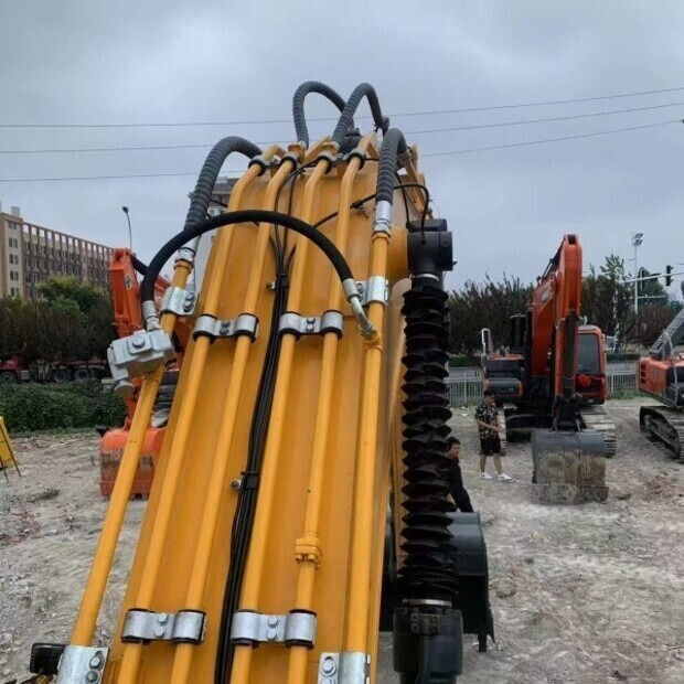 Lintekskavaator 2023 Hyundai R305: pilt 8