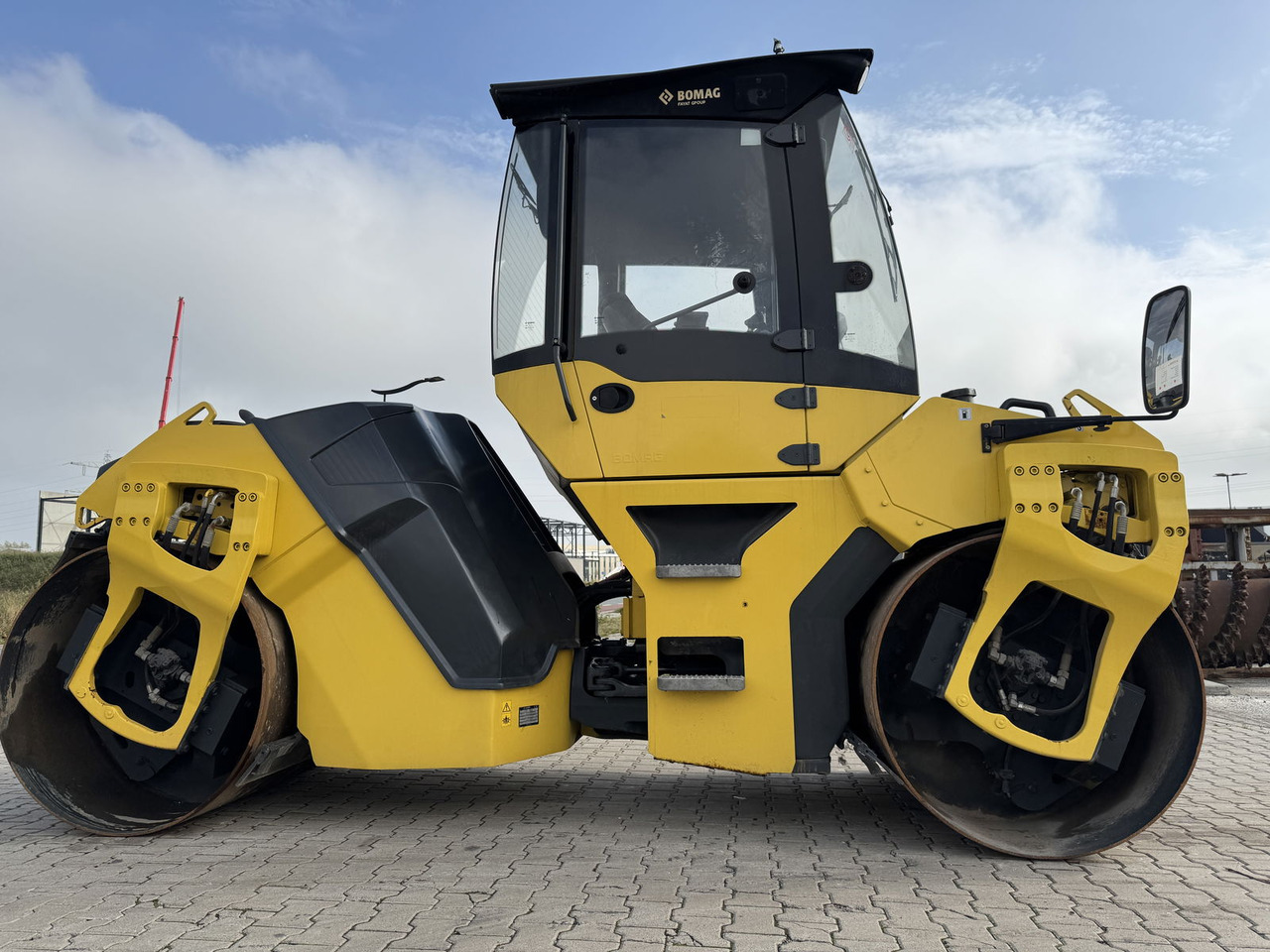 Bomag BW 151 AD-5 - Teerull: pilt 1 Bomag BW 151 AD-5 - Teerull: pilt 1