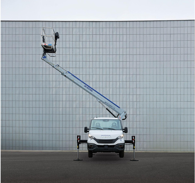 Oil & Steel Scorpion 18 Sobre IVECO DAILY 35S14 entre ejes 3750 mm - Platvorm: pilt 3 Oil & Steel Scorpion 18 Sobre IVECO DAILY 35S14 entre ejes 3750 mm - Platvorm: pilt 3