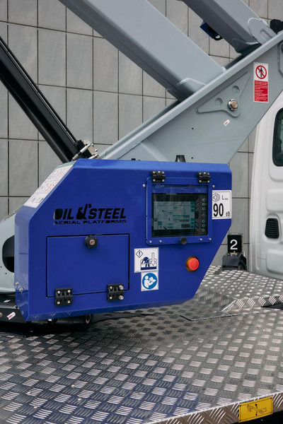 Oil & Steel Snake 26 Sobre IVECO 35S14 Distancia entre ejes 4100 mm - Platvorm: pilt 5 Oil & Steel Snake 26 Sobre IVECO 35S14 Distancia entre ejes 4100 mm - Platvorm: pilt 5