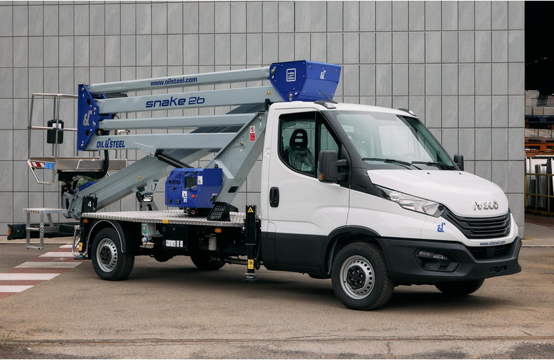 Oil & Steel Snake 26 Sobre IVECO 35S14 Distancia entre ejes 4100 mm - Platvorm: pilt 1 Oil & Steel Snake 26 Sobre IVECO 35S14 Distancia entre ejes 4100 mm - Platvorm: pilt 1