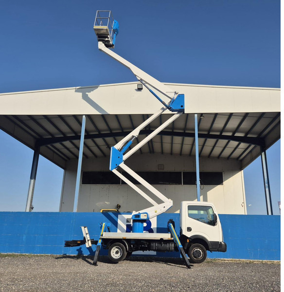 Usado SOCAGE DA320 sobre NISSAN CABSTAR 35.12 - Platvorm: pilt 4 Usado SOCAGE DA320 sobre NISSAN CABSTAR 35.12 - Platvorm: pilt 4