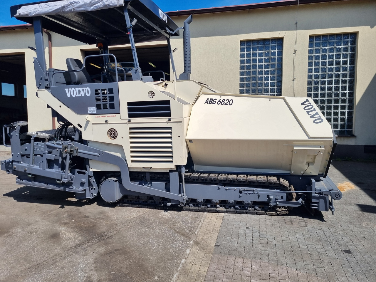 VOLVO TITAN 6820 - Asfaldilaotur: pilt 3 VOLVO TITAN 6820 - Asfaldilaotur: pilt 3