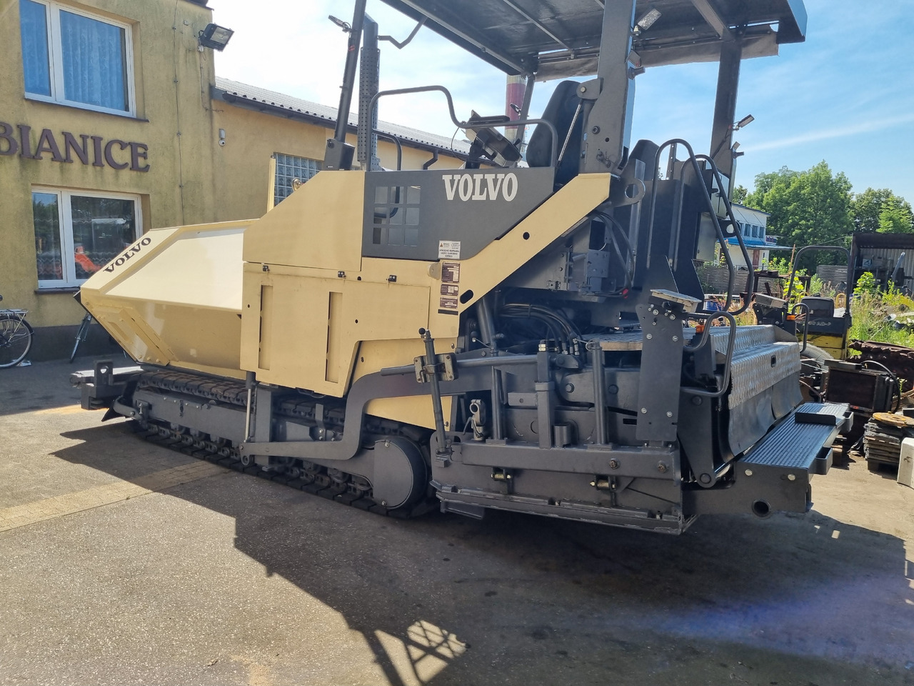 VOLVO TITAN 6820 - Asfaldilaotur: pilt 1 VOLVO TITAN 6820 - Asfaldilaotur: pilt 1