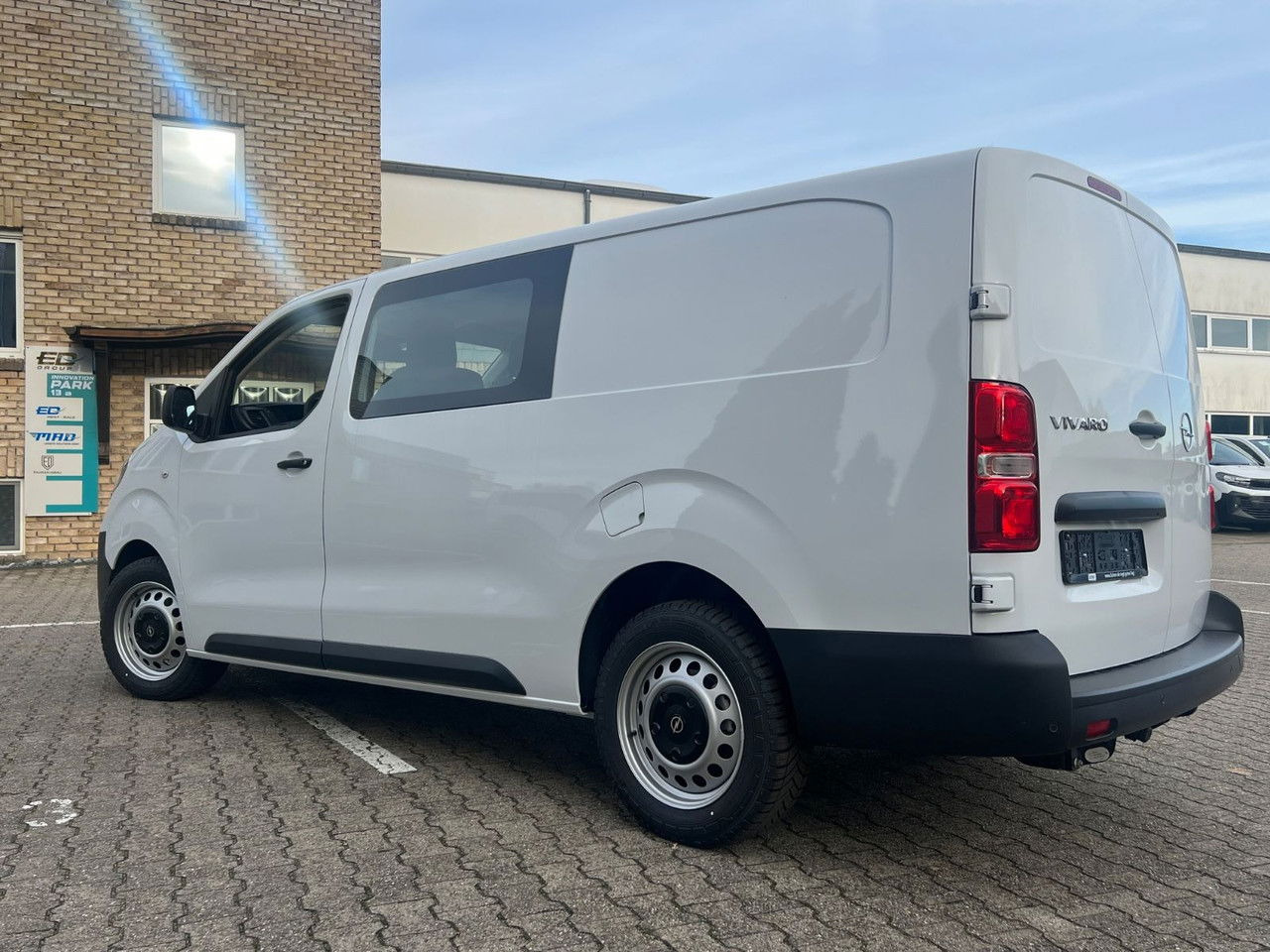 Opel Vivaro Flex L3 6 Sitze Allwetter AHK Rückfahrka - Väike kaubik: pilt 4 Opel Vivaro Flex L3 6 Sitze Allwetter AHK Rückfahrka - Väike kaubik: pilt 4