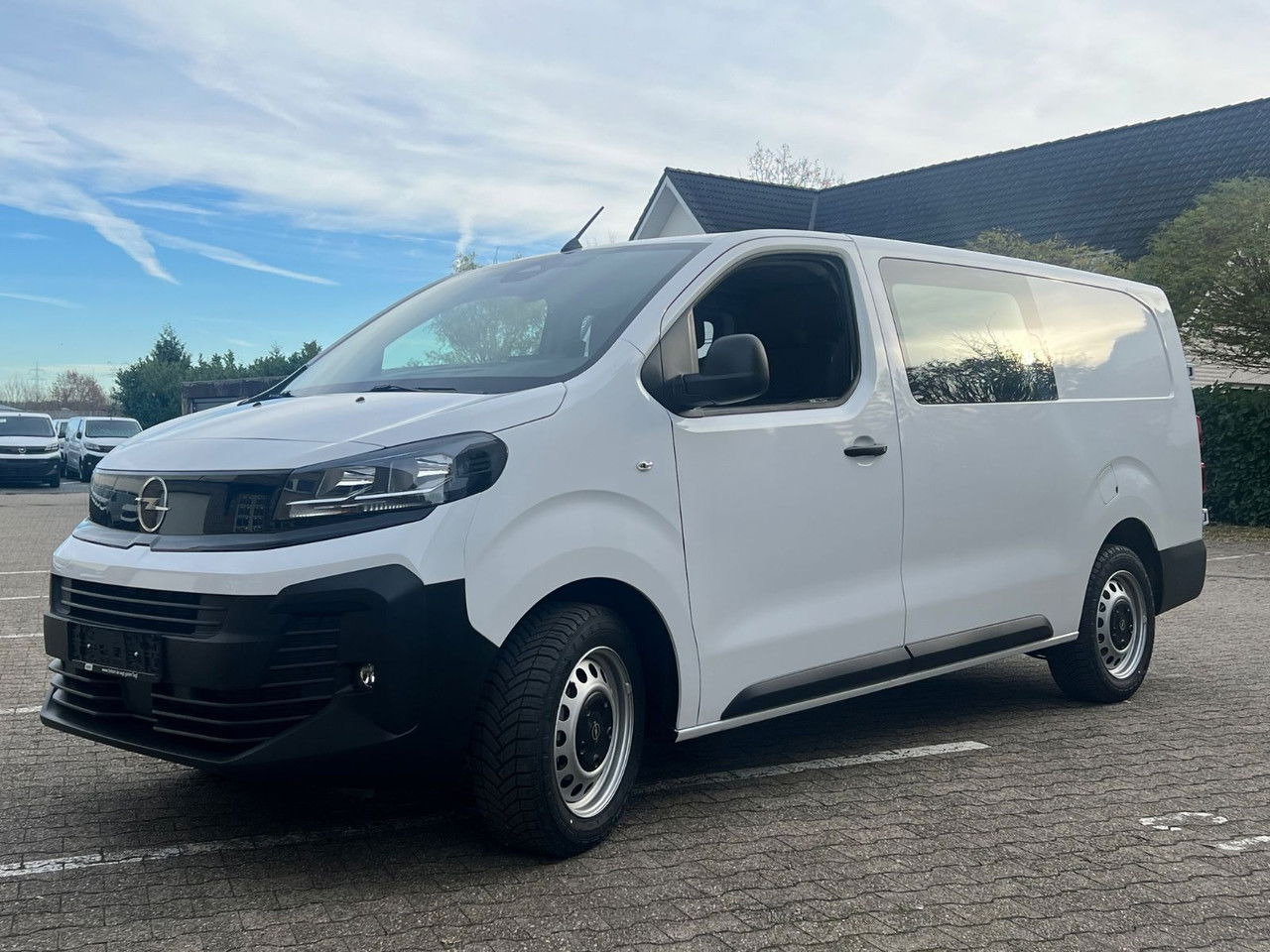 Opel Vivaro Flex L3 6 Sitze Allwetter AHK Rückfahrka - Väike kaubik: pilt 2 Opel Vivaro Flex L3 6 Sitze Allwetter AHK Rückfahrka - Väike kaubik: pilt 2